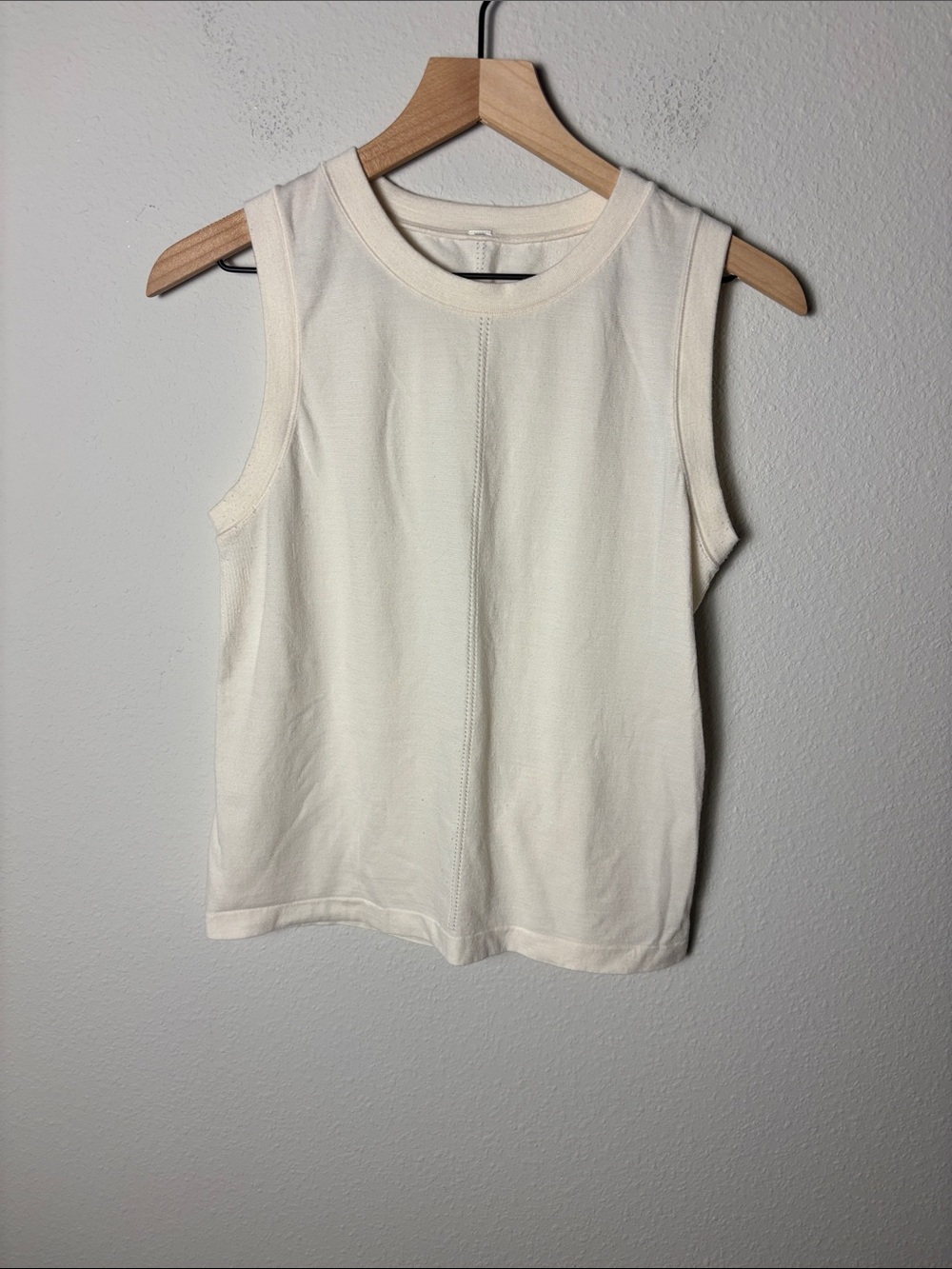 Athleta Cream Sleeveless Tank Top